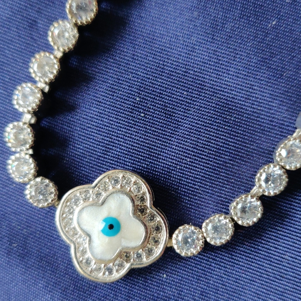 Bracelets - Picture 2 of 4